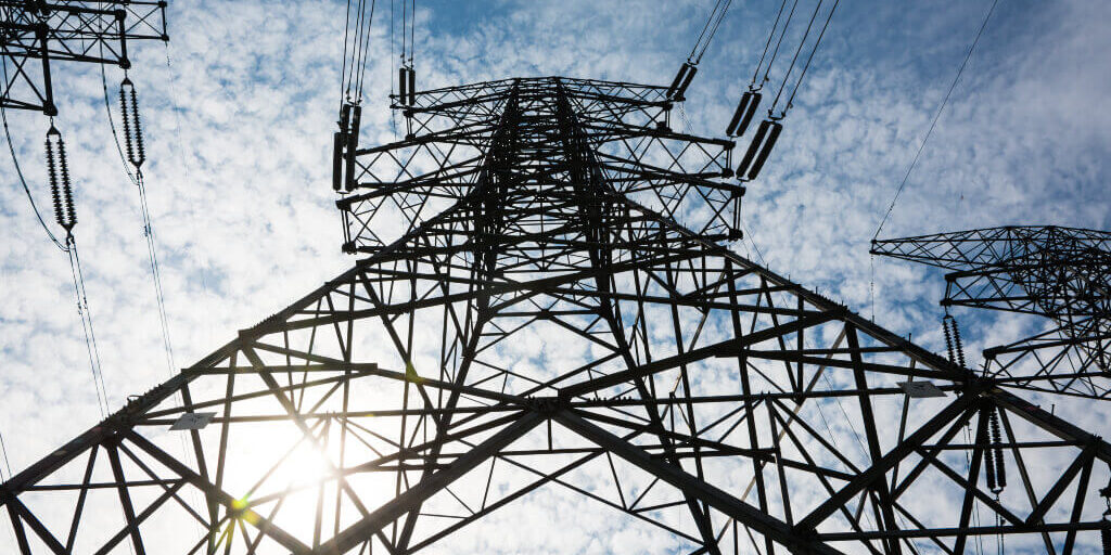 Transformadores eléctricos y distribución de energía Transformadores eléctricos y distribución de energía